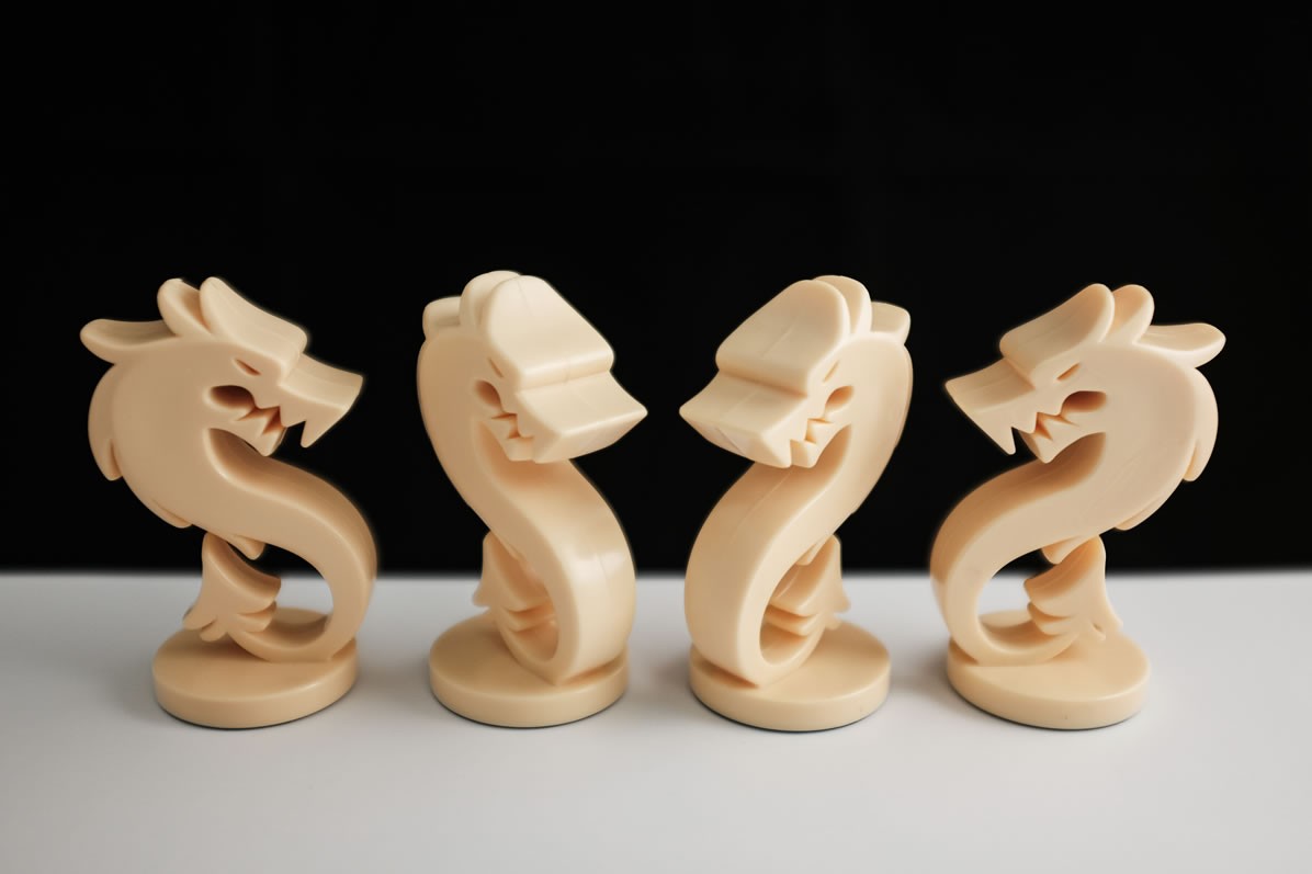 "Dragon" - Schacherweiterung - Satz mit zwei Figuren - "Dragon" - Schacherweiterung - Satz mit zwei Figuren