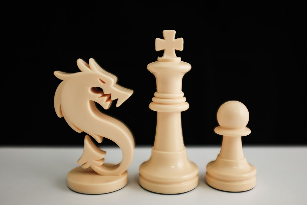 "Dragon" - Schacherweiterung - Satz mit zwei Figuren - "Dragon" - Schacherweiterung - Satz mit zwei Figuren