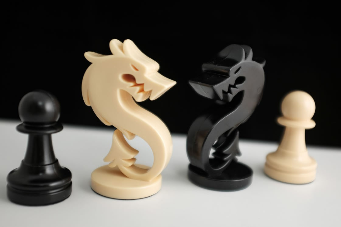 "Dragon" - Schacherweiterung - Satz mit zwei Figuren - "Dragon" - Schacherweiterung - Satz mit zwei Figuren