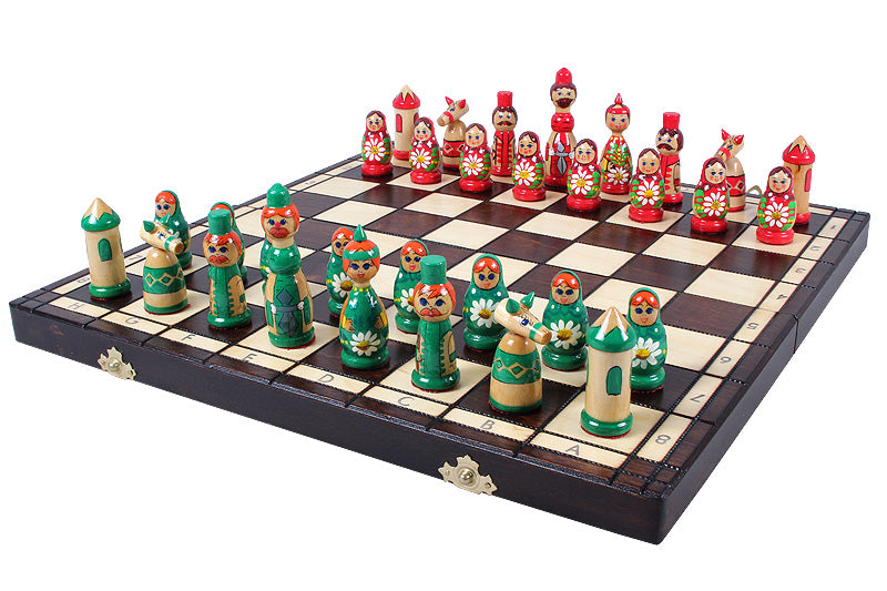 BLAUE BABUSZKAMMERN - Handbemaltes Babuschka Schachspiel (42 × 42 cm) - BLAUE BABUSZKAMMERN - Handbemaltes Babuschka Schachspiel (42 × 42 cm)