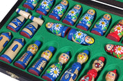 BLAUE BABUSZKAMMERN - Handbemaltes Babuschka Schachspiel (42 × 42 cm)