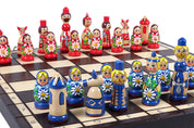 BLAUE BABUSZKAMMERN - Handbemaltes Babuschka Schachspiel (42 × 42 cm)