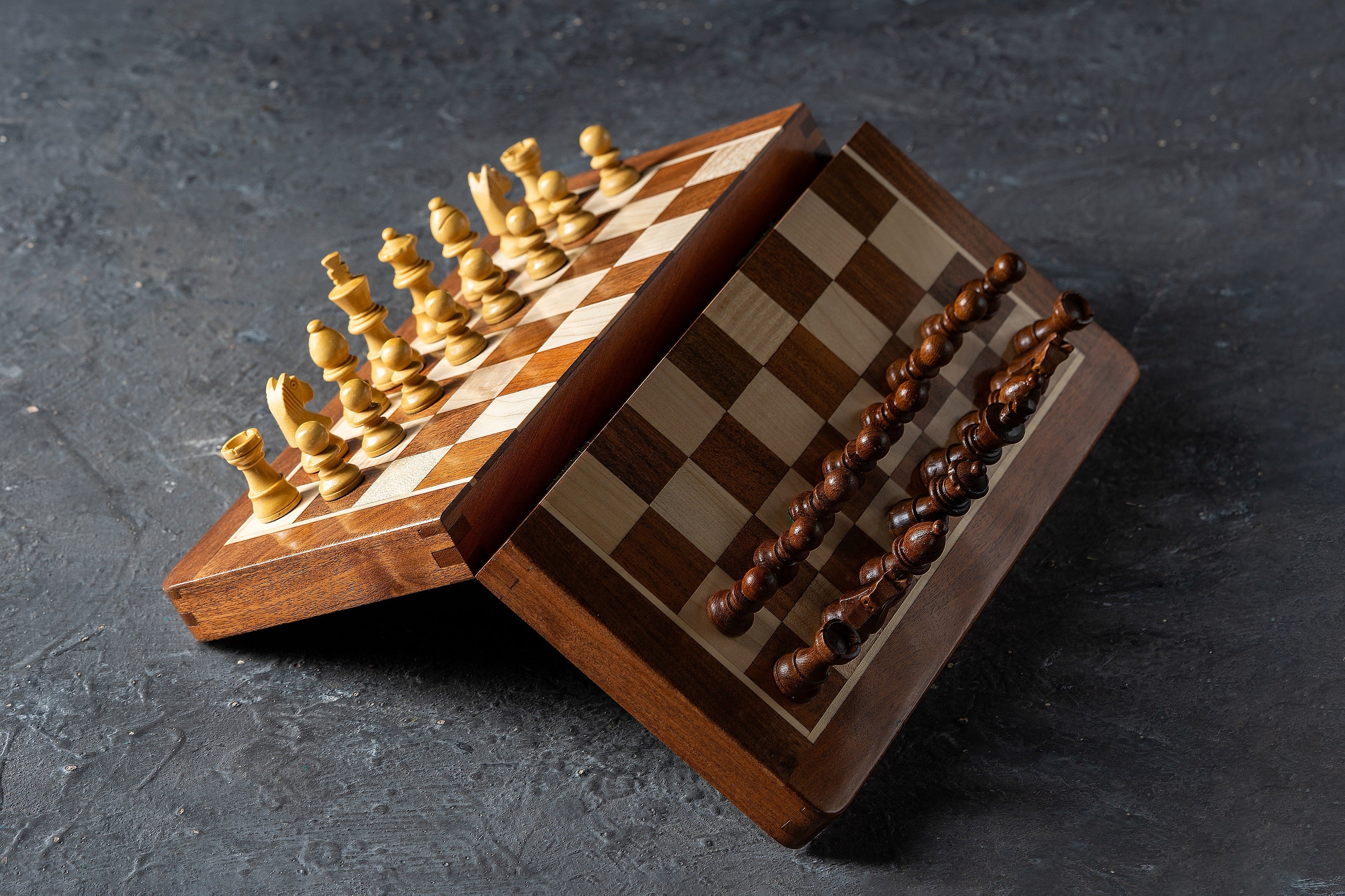Magnetisches Holzschachspiel mit Intarsien - 30 cm - Magnetisches Holzschachspiel mit Intarsien - 30 cm