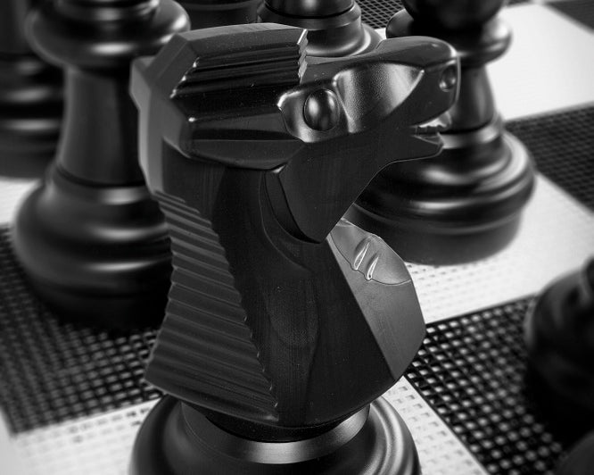 Garden_chess_knight_680db123-7662-4e57-bad0-89eb6c5a9f0e.jpg