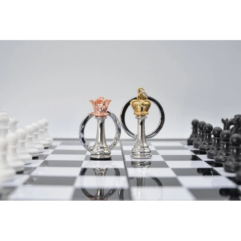 Eleganter Schach-Anhänger Meta[l]morphose - König - Eleganter Schach-Anhänger Meta[l]morphose - König